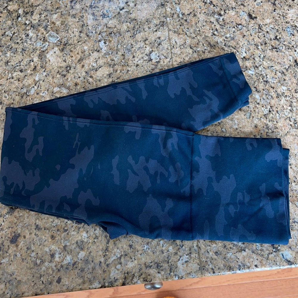 Spanx Dark Camo Leggings Never Worn! Sz M